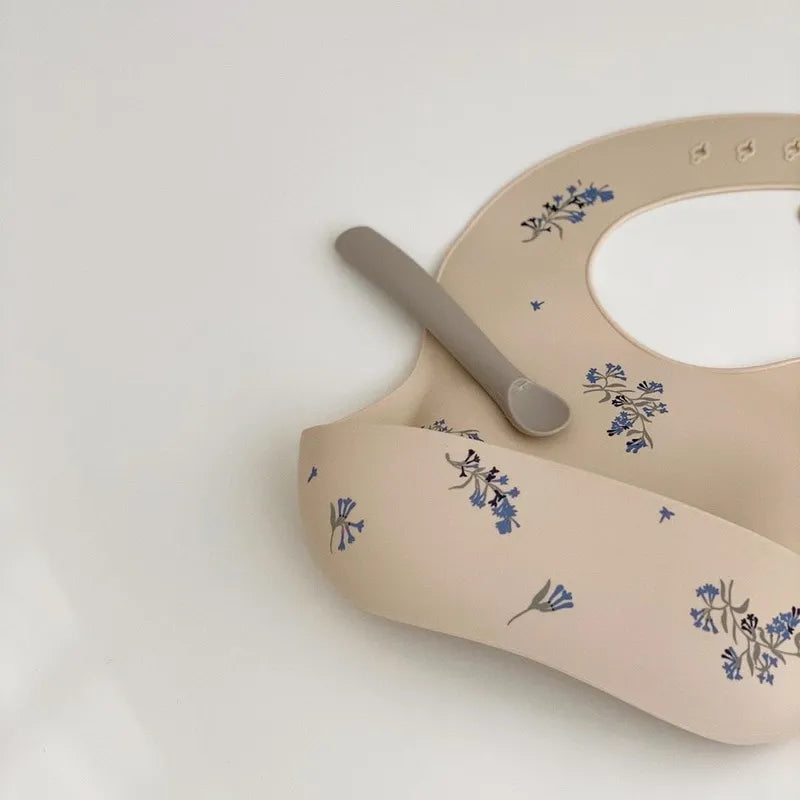 cute patterned feeding bibs